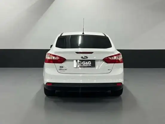 FORD-FOCUS-2.0 SE 16V FLEX 4P POWERSHIFT FORD-FOCUS-2015