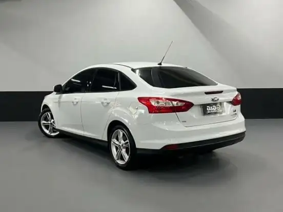 FORD-FOCUS-2.0 SE 16V FLEX 4P POWERSHIFT FORD-FOCUS-2015