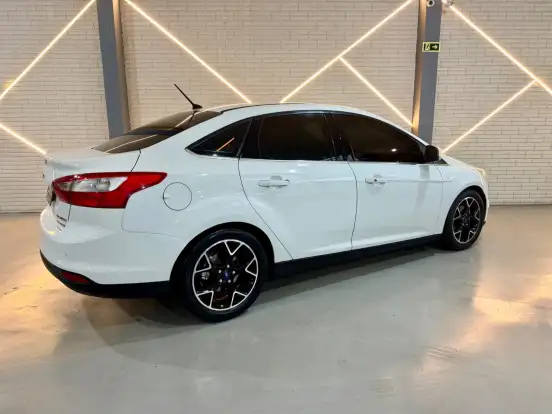 FORD-FOCUS-2.0 TITANIUM SEDAN 16V FLEX 4P AUTOMÁTICO FORD-FOCUS-2015