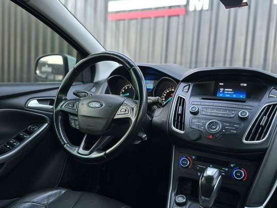 FORD-FOCUS-2.0 SE PLUS FASTBACK 16V FLEX 4P POWERSHIFT FORD-FOCUS-2015