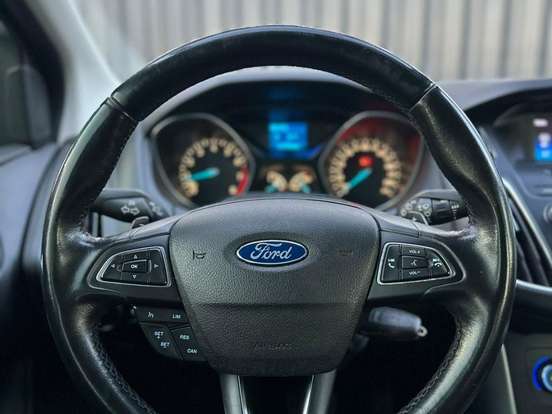 FORD-FOCUS-2.0 SE PLUS FASTBACK 16V FLEX 4P POWERSHIFT FORD-FOCUS-2015