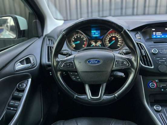 FORD-FOCUS-2.0 SE PLUS FASTBACK 16V FLEX 4P POWERSHIFT FORD-FOCUS-2015