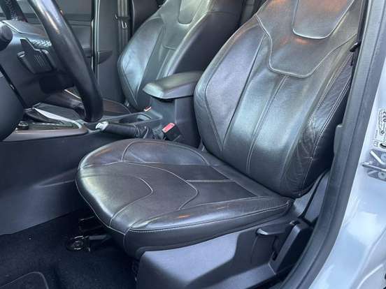 FORD-FOCUS-2.0 SE PLUS FASTBACK 16V FLEX 4P POWERSHIFT FORD-FOCUS-2015