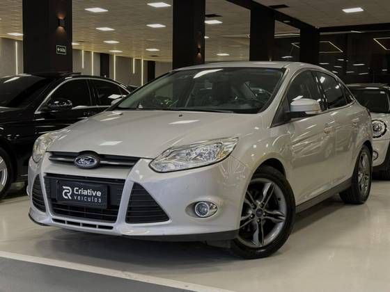 FORD FOCUS 2.0 SE PLUS SEDAN 16V FLEX 4P AUTOMÁTICO