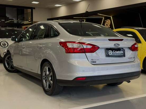 FORD-FOCUS-2.0 SE PLUS SEDAN 16V FLEX 4P AUTOMÁTICO FORD-FOCUS-2014