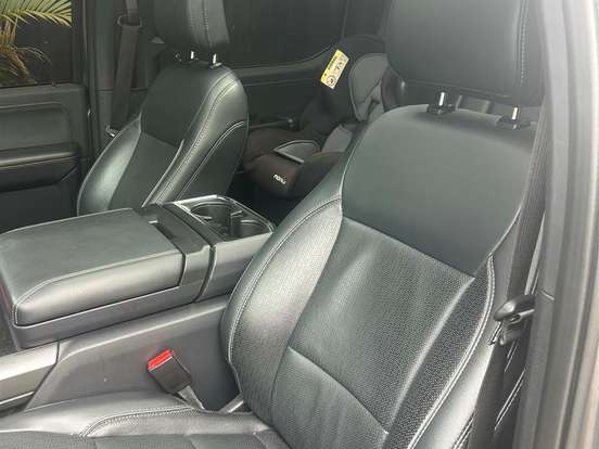 FORD-F-150-5.0 V8 GASOLINA CD LARIAT BLACK FX4 AUTOMÁTICO FORD-F-150-2024