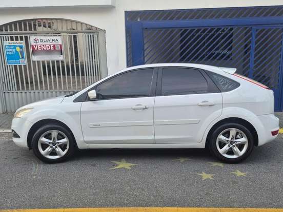 FORD-FOCUS-2.0 GLX 16V FLEX 4P AUTOMÁTICO FORD-FOCUS-2012