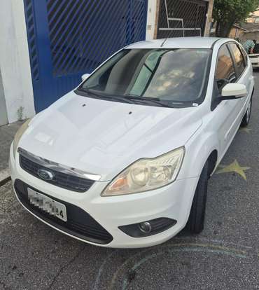 FORD-FOCUS-2012