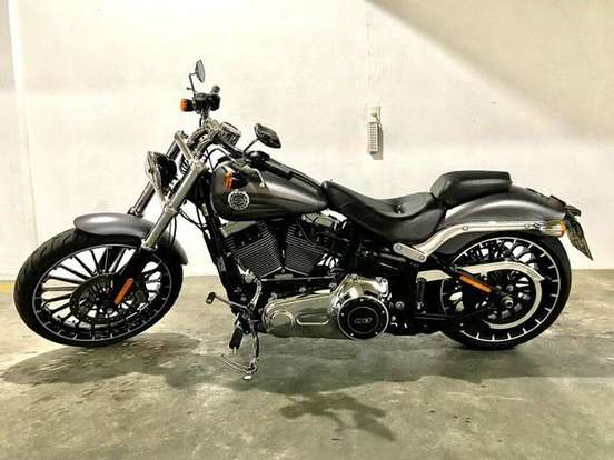 HARLEY-DAVIDSON-SOFTAIL BREAKOUT-2016