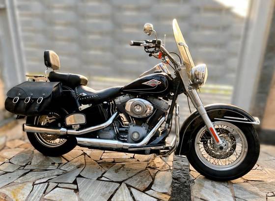 HARLEY-DAVIDSON SOFTAIL HERITAGE CUSTOM 