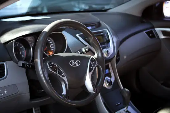HYUNDAI-ELANTRA-1.8 GLS 16V GASOLINA 4P AUTOMÁTICO HYUNDAI-ELANTRA-2012