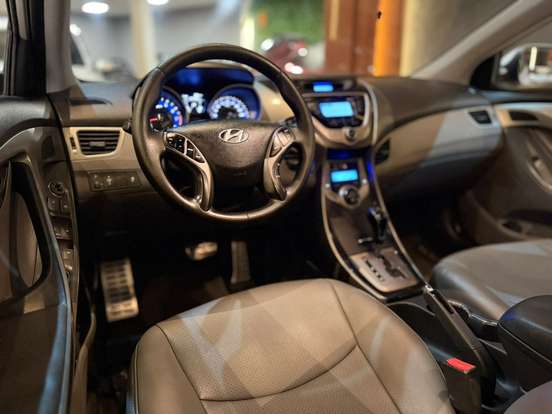 HYUNDAI-ELANTRA-2012