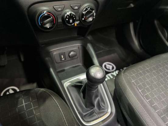 HYUNDAI-HB20-2023