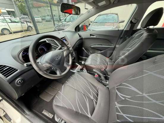 HYUNDAI-HB20-2013