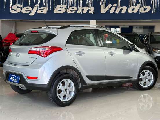 HYUNDAI-HB20X-2015