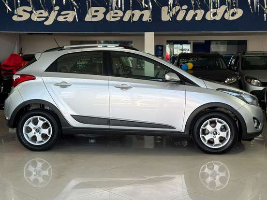 HYUNDAI-HB20X-1.6 16V PREMIUM FLEX 4P AUTOMÁTICO HYUNDAI-HB20X-2015