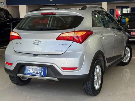 HYUNDAI-HB20X-1.6 16V PREMIUM FLEX 4P AUTOMÁTICO HYUNDAI-HB20X-2015