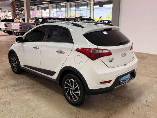 HYUNDAI-HB20X-1.6 16V PREMIUM FLEX 4P AUTOMÁTICO HYUNDAI-HB20X-2014
