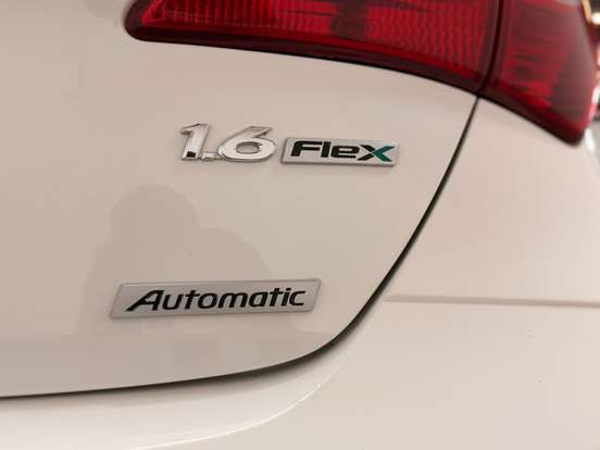 HYUNDAI-HB20X-1.6 16V PREMIUM FLEX 4P AUTOMÁTICO HYUNDAI-HB20X-2014