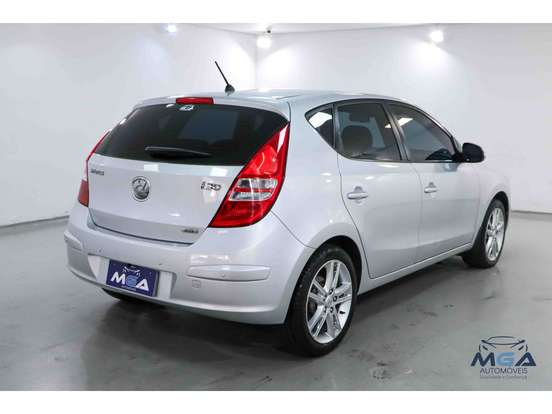 HYUNDAI-I30-2.0 MPFI GLS 16V GASOLINA 4P AUTOMÁTICO HYUNDAI-I30-2011