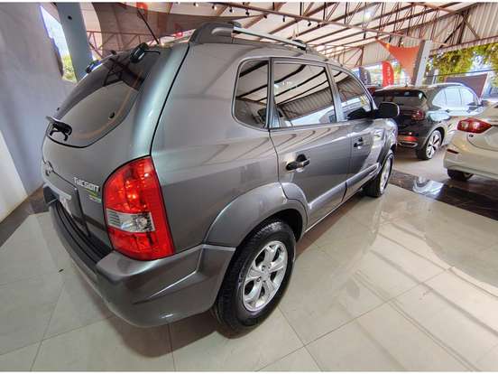 HYUNDAI-TUCSON-2.0 MPFI GLS BASE 16V 143CV 2WD FLEX 4P AUTOMÁTICO HYUNDAI-TUCSON-2015