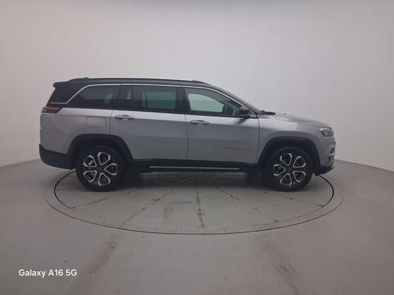 JEEP-COMMANDER-2024