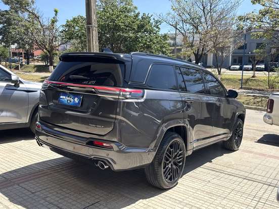 JEEP-COMMANDER-2.0 HURRICANE 4 TURBO GASOLINA BLACKHAWK AT9 JEEP-COMMANDER-2025