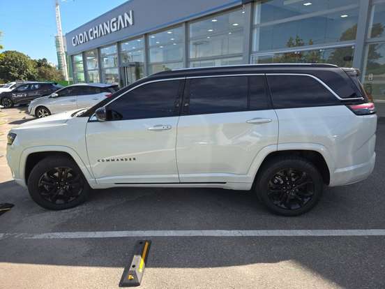 JEEP-COMMANDER-2023