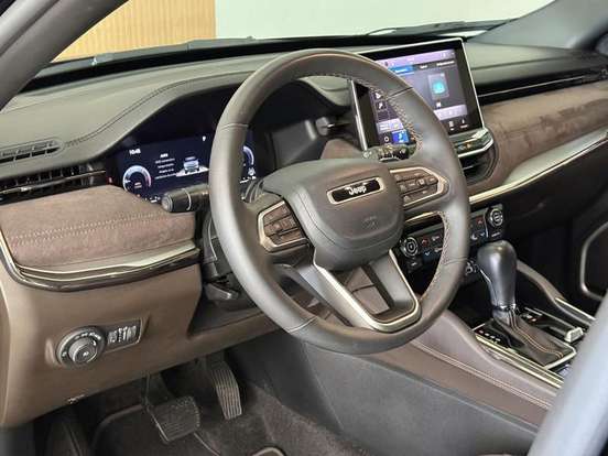 JEEP-COMMANDER-2024
