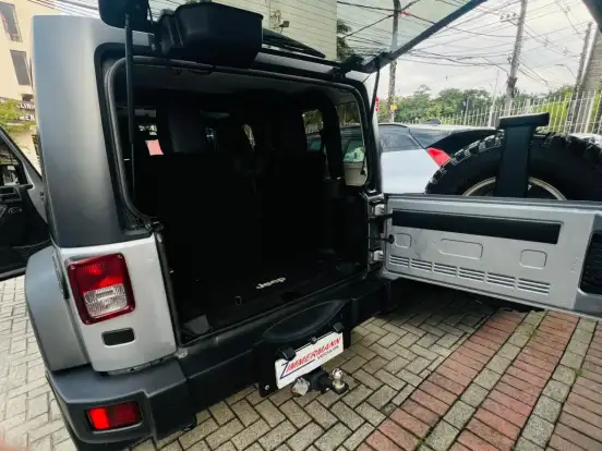 JEEP-WRANGLER-3.6 SPORT 4X4 V6 12V GASOLINA 2P AUTOMÁTICO JEEP-WRANGLER-2013