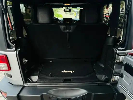JEEP-WRANGLER-3.6 SPORT 4X4 V6 12V GASOLINA 2P AUTOMÁTICO JEEP-WRANGLER-2013