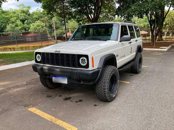 JEEP CHEROKEE 4.0 SPORT 4X4 6I 12V GASOLINA 4P AUTOMÁTICO