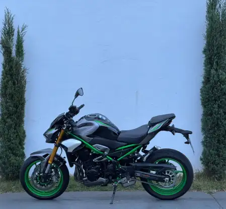 KAWASAKI-Z900 R EDITION-2025