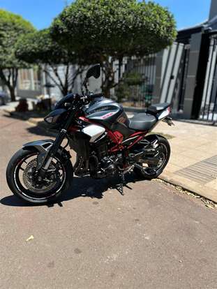 KAWASAKI-Z900-2025