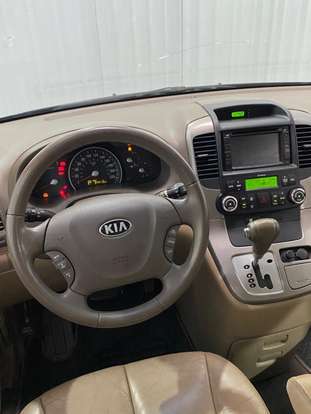 KIA-CARNIVAL-2014