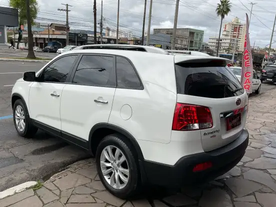 KIA-SORENTO-2011