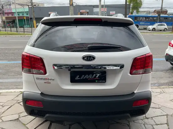 KIA-SORENTO-2011