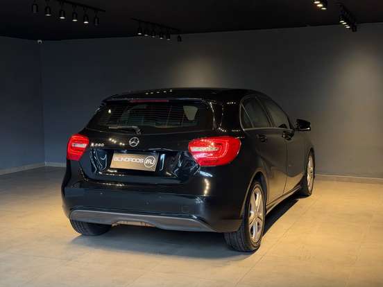 MERCEDES-BENZ-A 200-1.6 TURBO URBAN 16V GASOLINA 4P AUTOMÁTICO MERCEDES-BENZ-A 200-2015