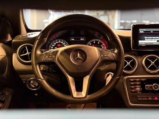 MERCEDES-BENZ-A 200-1.6 TURBO URBAN 16V GASOLINA 4P AUTOMÁTICO MERCEDES-BENZ-A 200-2015