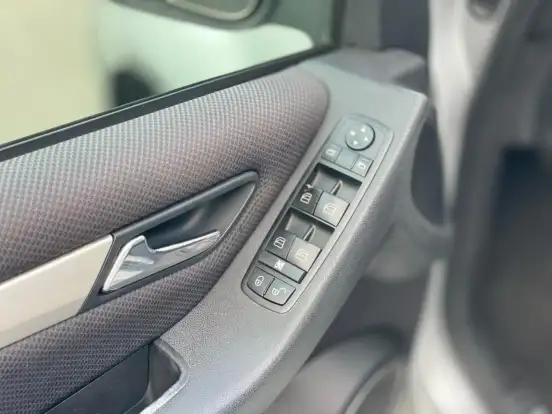 MERCEDES-BENZ-B 180-2011