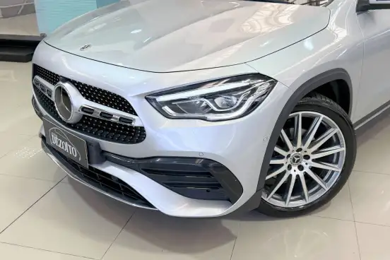 MERCEDES-BENZ-GLA 200-2023