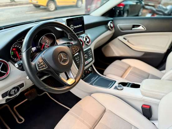 MERCEDES-BENZ-GLA 200-2018