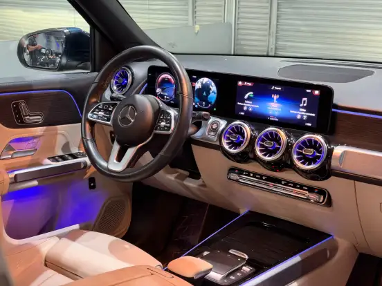 MERCEDES-BENZ-GLB 200-2021