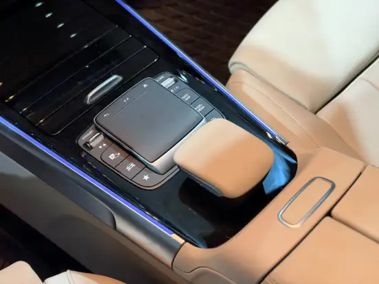 MERCEDES-BENZ-GLB 200-2021