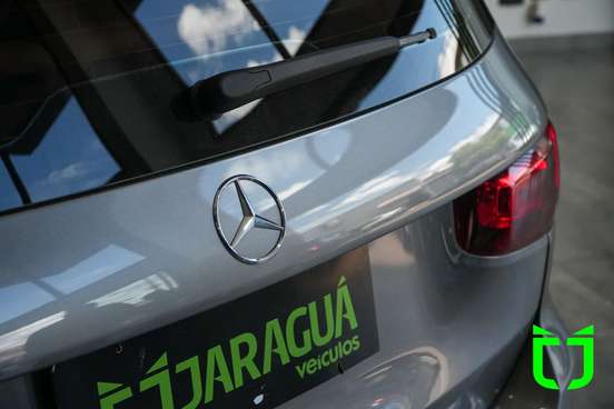 MERCEDES-BENZ-GLB 200-2021