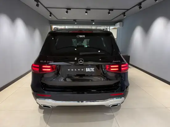 MERCEDES-BENZ-GLB 220-2024