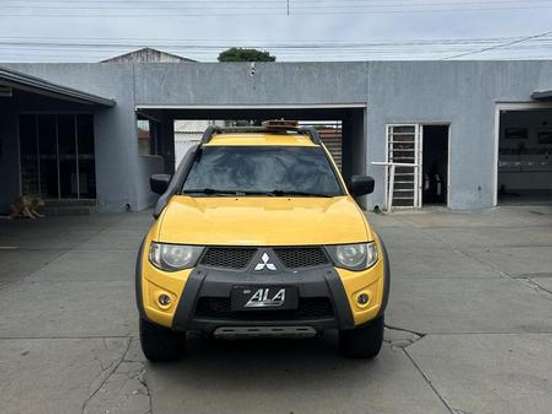 MITSUBISHI-L200 SAVANA-3.2 4X4 16V TURBO INTERCOOLER DIESEL 4P MANUAL MITSUBISHI-L200 SAVANA-2015