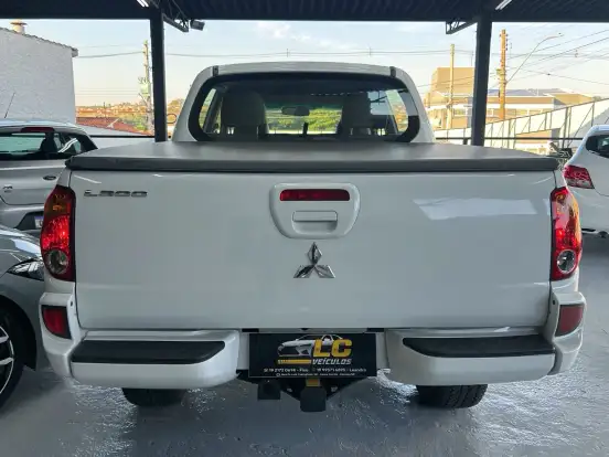 MITSUBISHI-L200 TRITON-2.4 HLS 4X2 CD 16V FLEX 4P MANUAL MITSUBISHI-L200 TRITON-2013