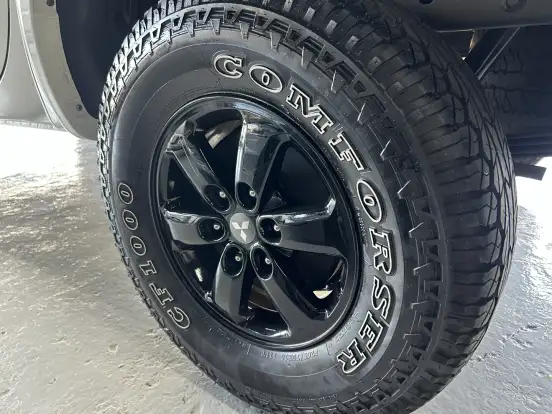 MITSUBISHI-L200 TRITON-2.4 HLS 4X2 CD 16V FLEX 4P MANUAL MITSUBISHI-L200 TRITON-2013