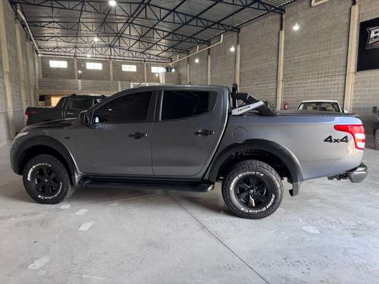 MITSUBISHI-L200 TRITON-2.4 16V TURBO DIESEL OUTDOOR GLS CD 4X4 AUTOMÁTICO MITSUBISHI-L200 TRITON-2021